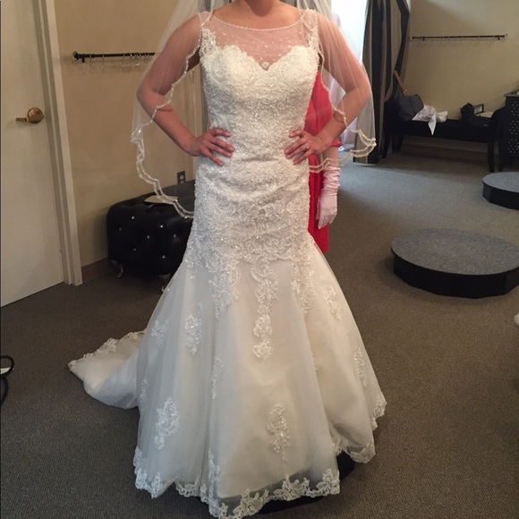 David Tutera Wedding Gown - NWT - Picture 1 of 7